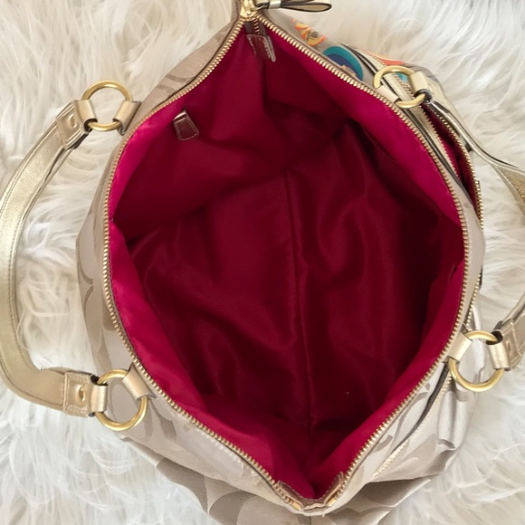 Coach Poppy C Applique Large Handbag. - Picture 12 of 13